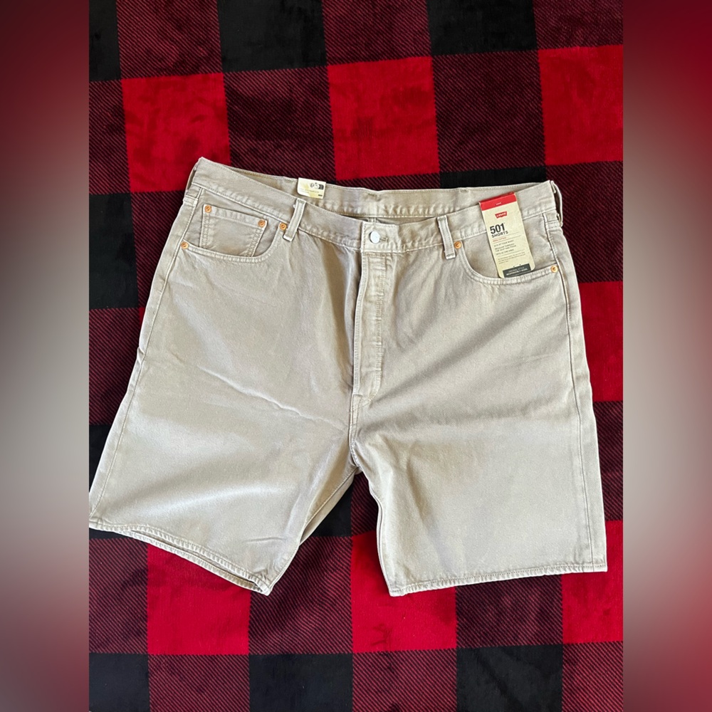 Levi’s 501 shorts size 42 men’s tan